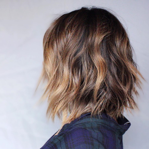 Corte de cabelo Shag (Shaggy) para cabelos médios. Foto de estilismo com e sem franja, vistas frontal e traseira