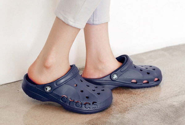 Sapatos Crocs (Crocs). Grade dimensional para crocodilos infantis, masculinos e femininos: botas, tênis, sandálias, botas