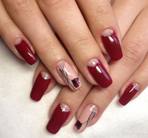 Manicure cor de vinho e bege. Foto para unhas curtas e compridas com strass, padrões, brilhos