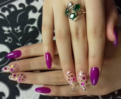 Manicure lilás com rosa, prata, com strass, vidro quebrado, gradiente