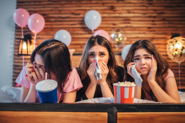 Hen-party. Idei, scenarii de petrecere a burlacilor, cadouri, concursuri, ședințe foto, teme originale pentru casă, opțiuni de călătorie