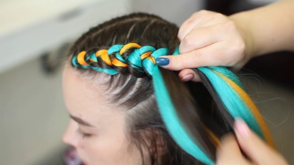 Como tecer kanekalon em seu cabelo. Foto, vídeo tutoriais passo a passo