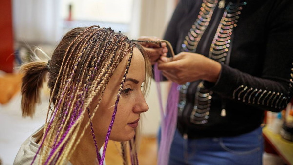 Como tecer kanekalon em seu cabelo. Foto, vídeo tutoriais passo a passo