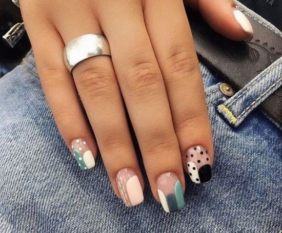 Manicure coreana para unhas curtas e longas. Uma foto