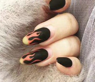 Manicure com fogo nas unhas, gaiola, xadrez, rosa, preto, branco. Foto como fazer