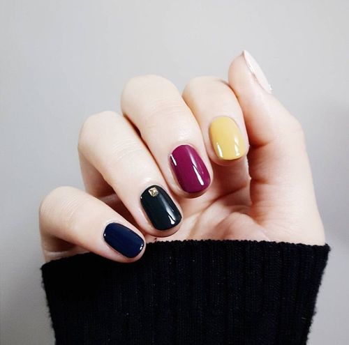 Cor antracite. Foto, combinação com outras cores em roupas, manicure