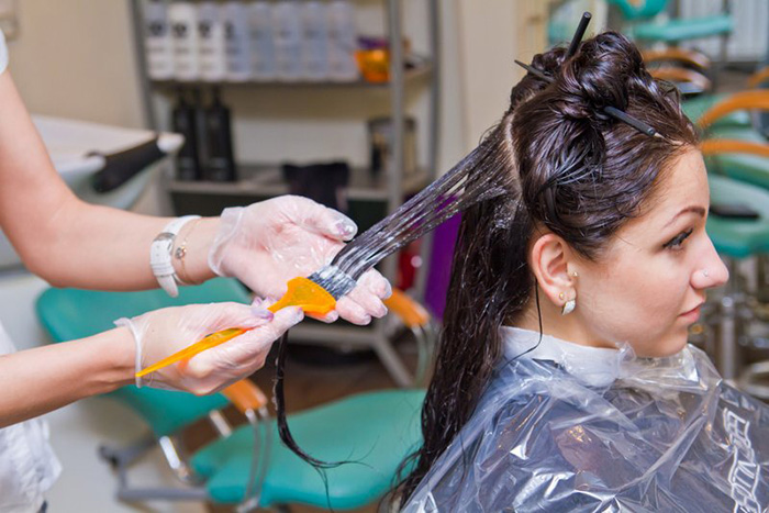 Cabelo castanho escuro. Fotos antes e depois da coloração